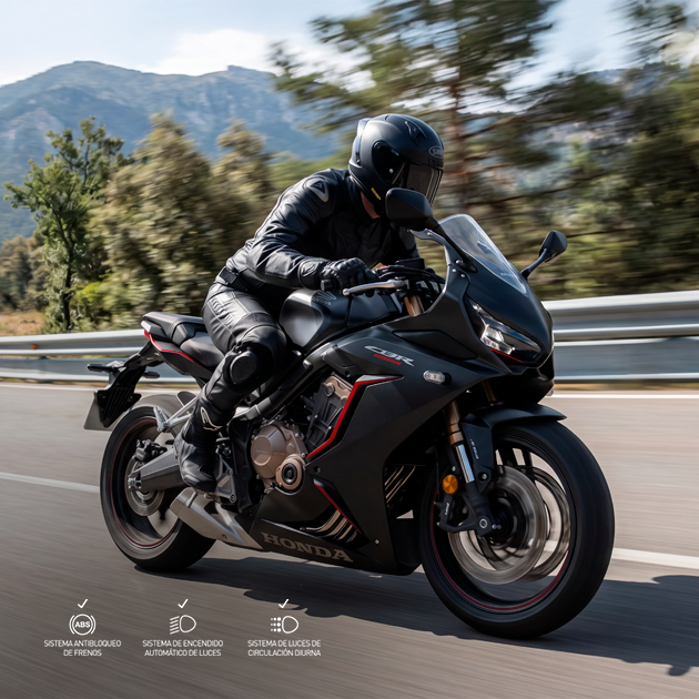 moto sport de alto cilindraje honda negra